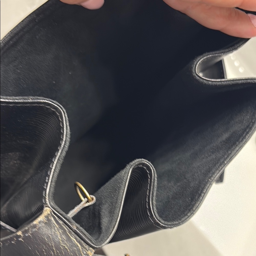AUTHENTIC Louis Vuitton Black Epi Leather Sac D’ePaule - Picture 11 of 16